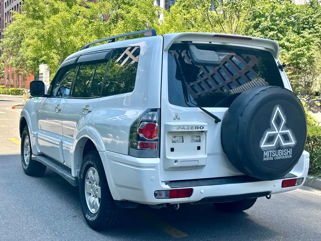 Mitsubishi Pajero 2012