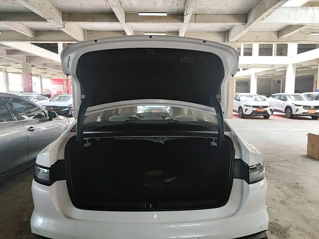 BYD Seal 05 DM-i 2026 — фото 15