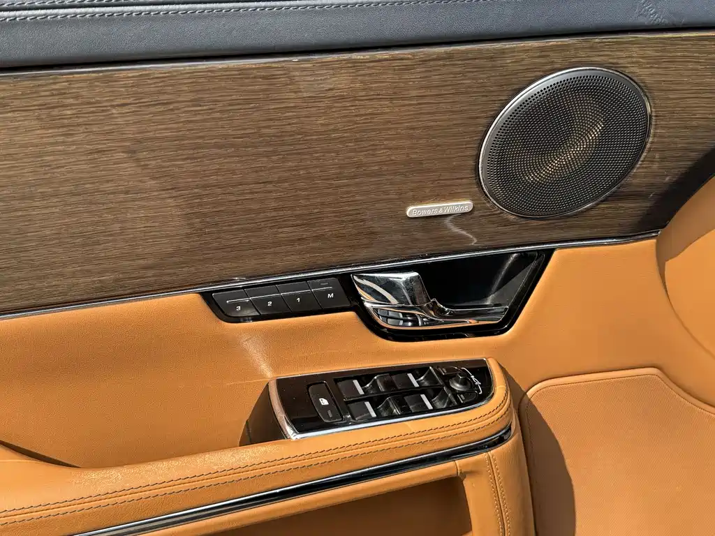 Jaguar XJ 2012 — фото 25