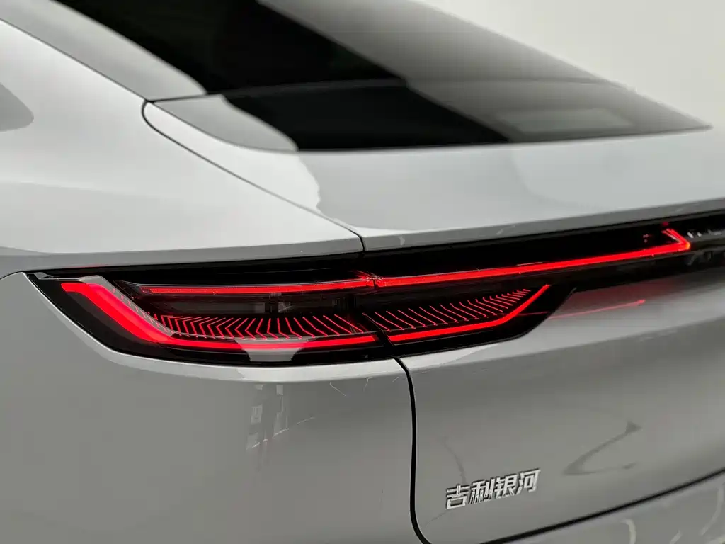 Geely Galaxy E8 2025 — фото 18