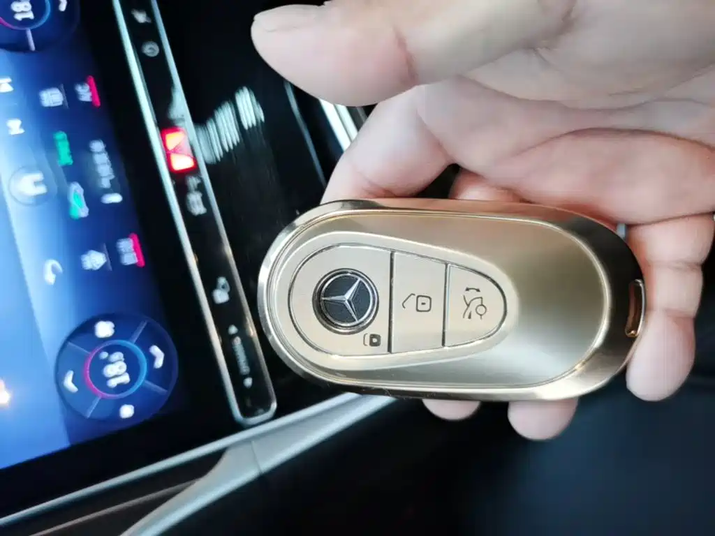 Mercedes-Benz C-Class 2023 — фото 9