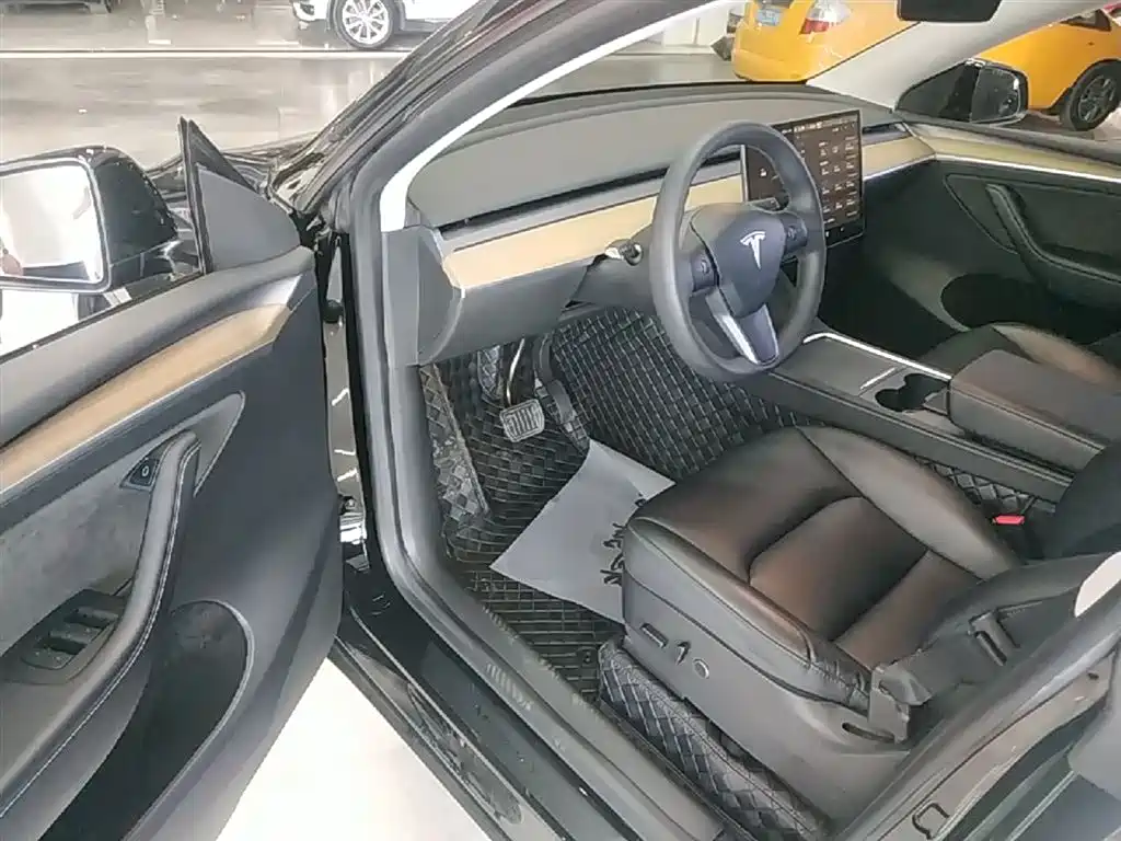 Tesla Model Y 2022 — фото 16