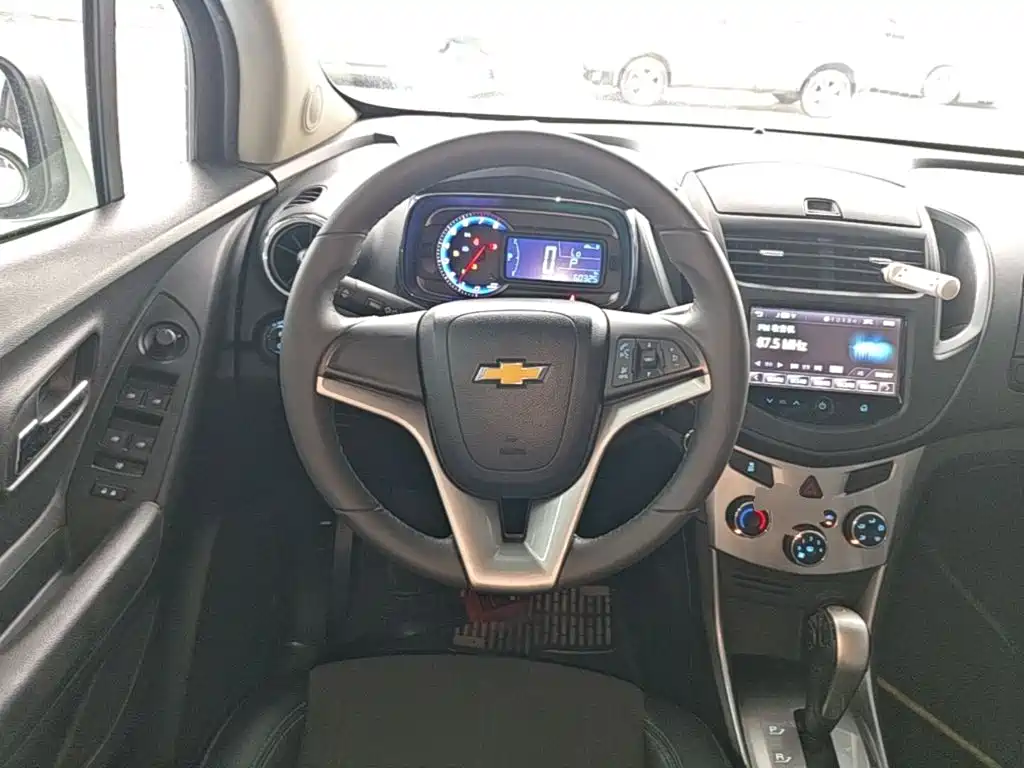Chevrolet Trax 2015 — фото 11