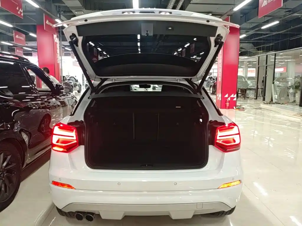 Audi Q2L 2019 — фото 19