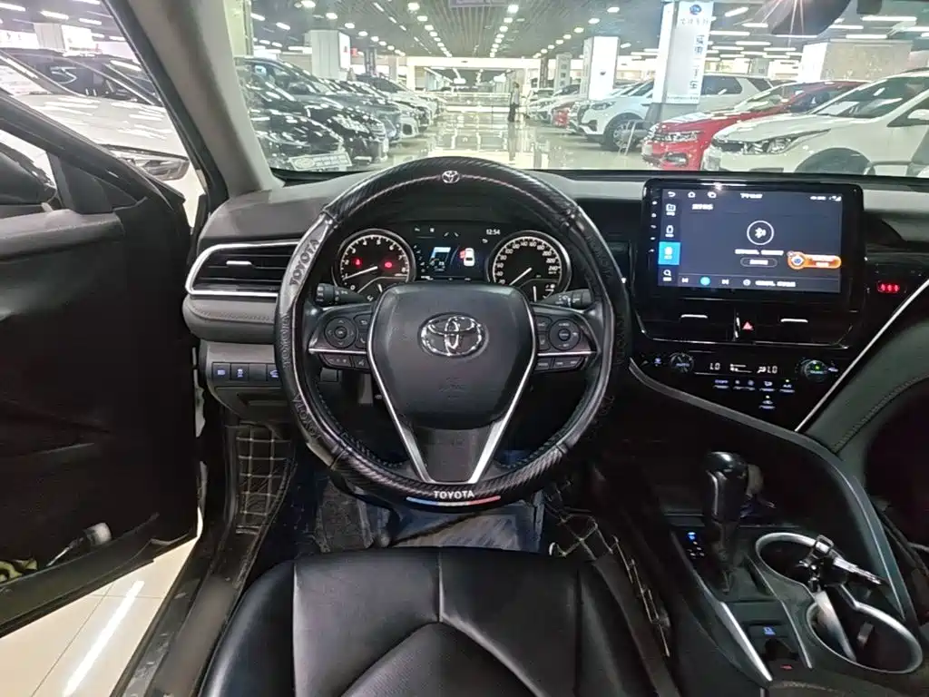 Toyota Camry 2023 — фото 11