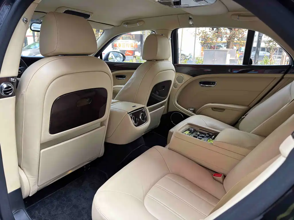 Bentley Mulsanne 2016 — фото 14