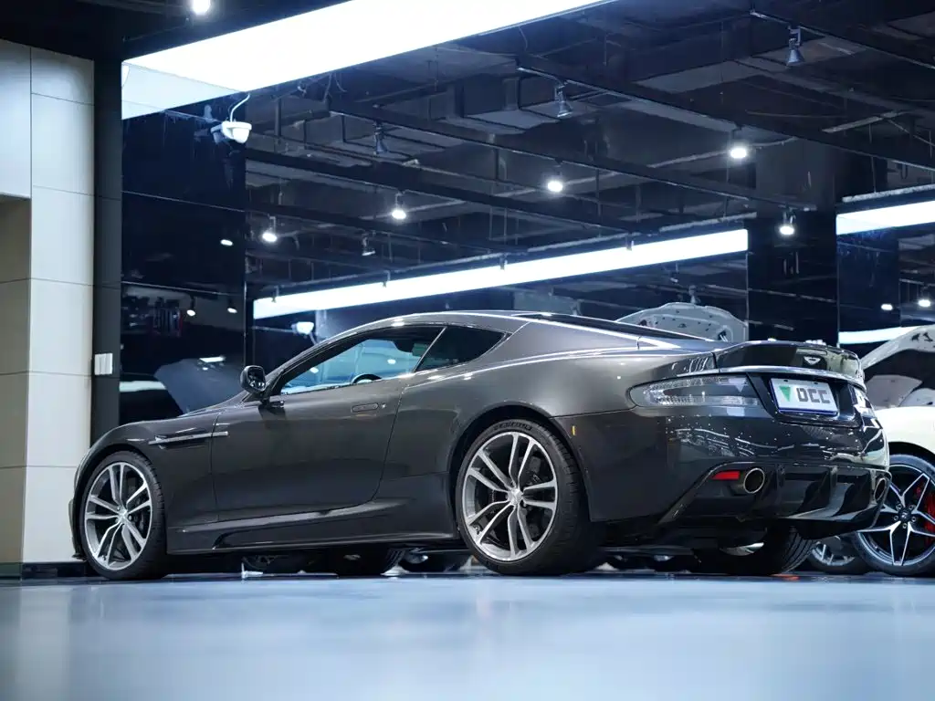 Aston Martin DBS 2010 — фото 13