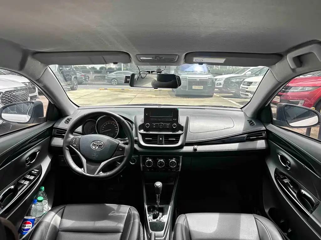 Toyota Yaris L 2022