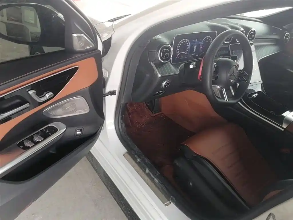 Mercedes-Benz C-Class 2023 — фото 16