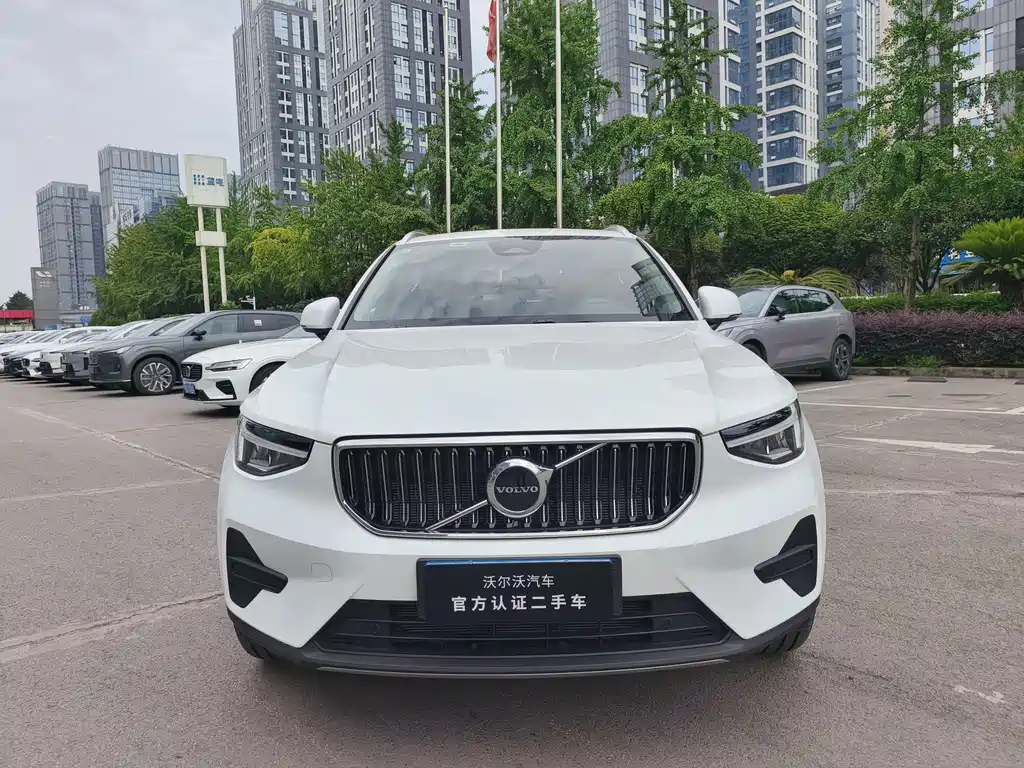 Volvo XC40 2025 — фото 2