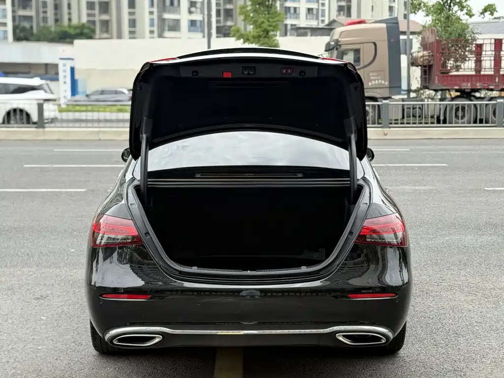 Mercedes-Benz E-Class 2022 — фото 16