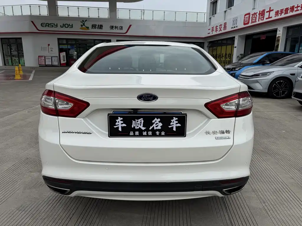Ford Mondeo 2016 — фото 18