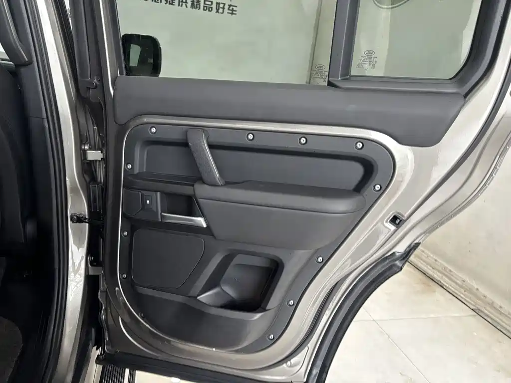 Land Rover Defender 2025 — фото 25