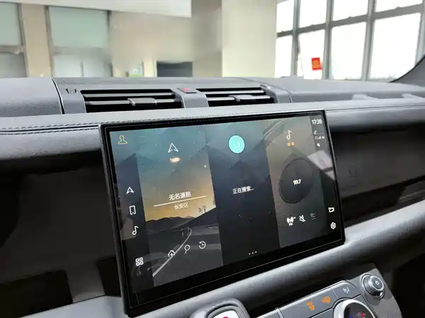 Land Rover Defender 2022