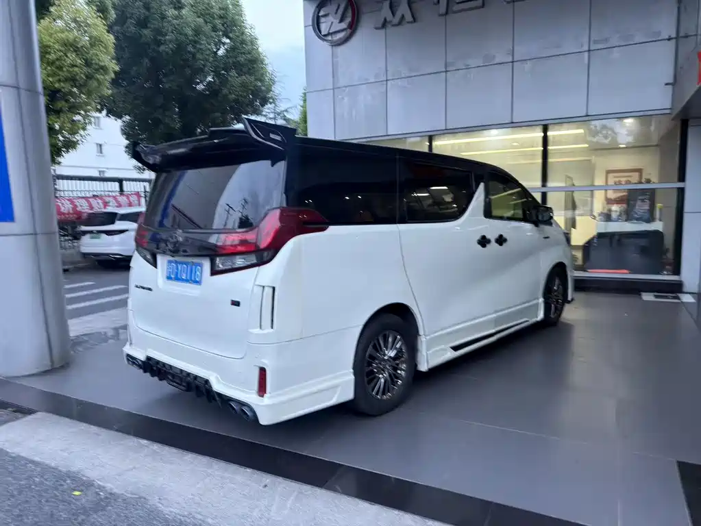 Toyota Alphard 2017 — фото 7