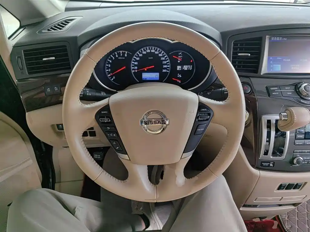 Nissan Quest 2017 — фото 11
