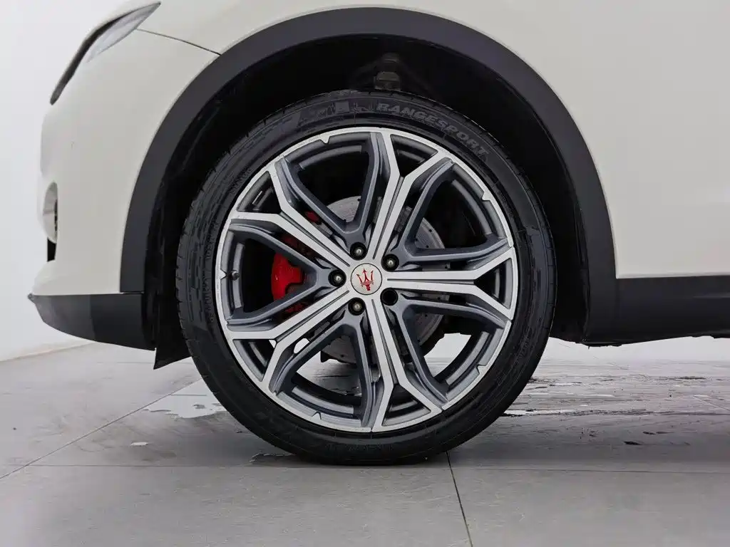 Maserati Levante 2018 — фото 13