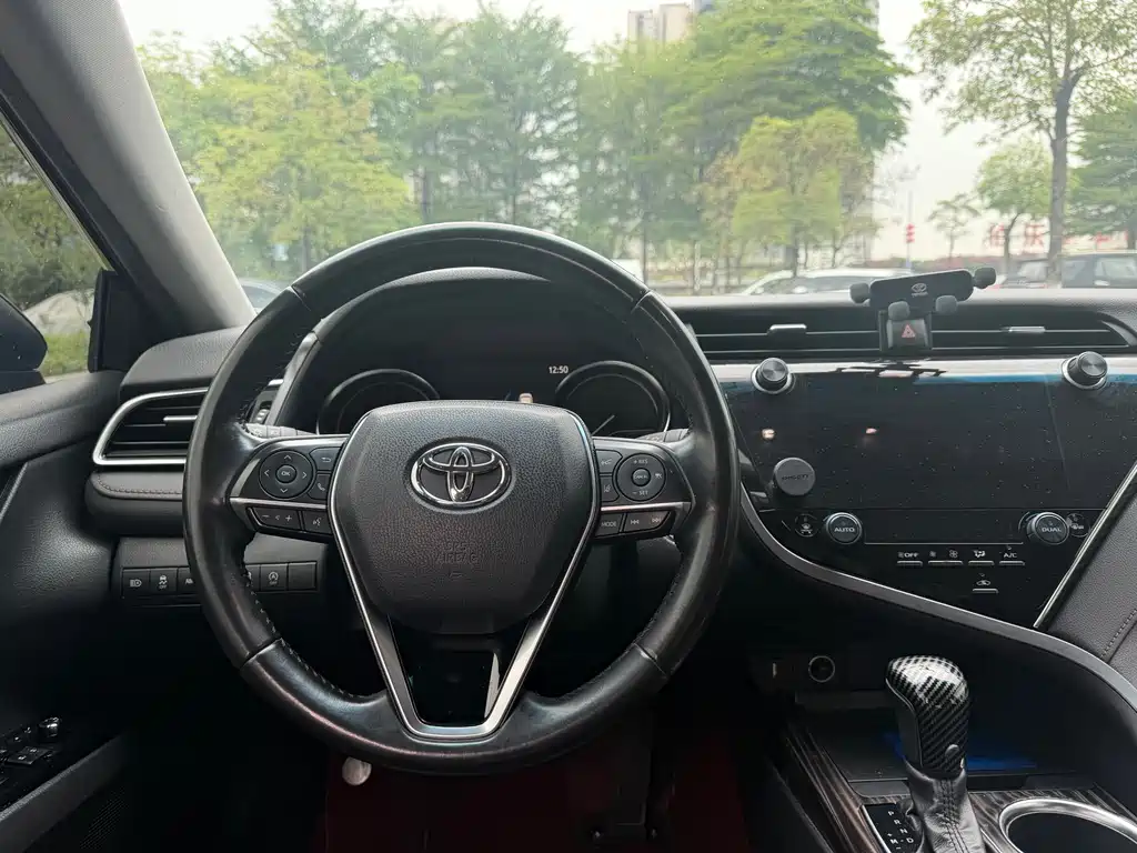Toyota Camry 2020 — фото 10