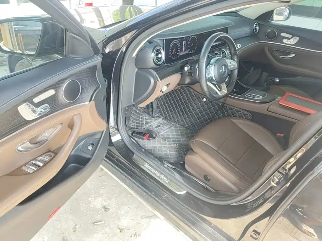 Mercedes-Benz E-Class 2020 — фото 16
