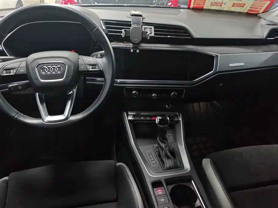 Audi Q3 2019 — фото 12