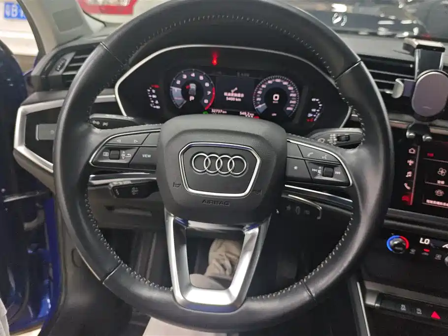 Audi Q3 2019 — фото 15