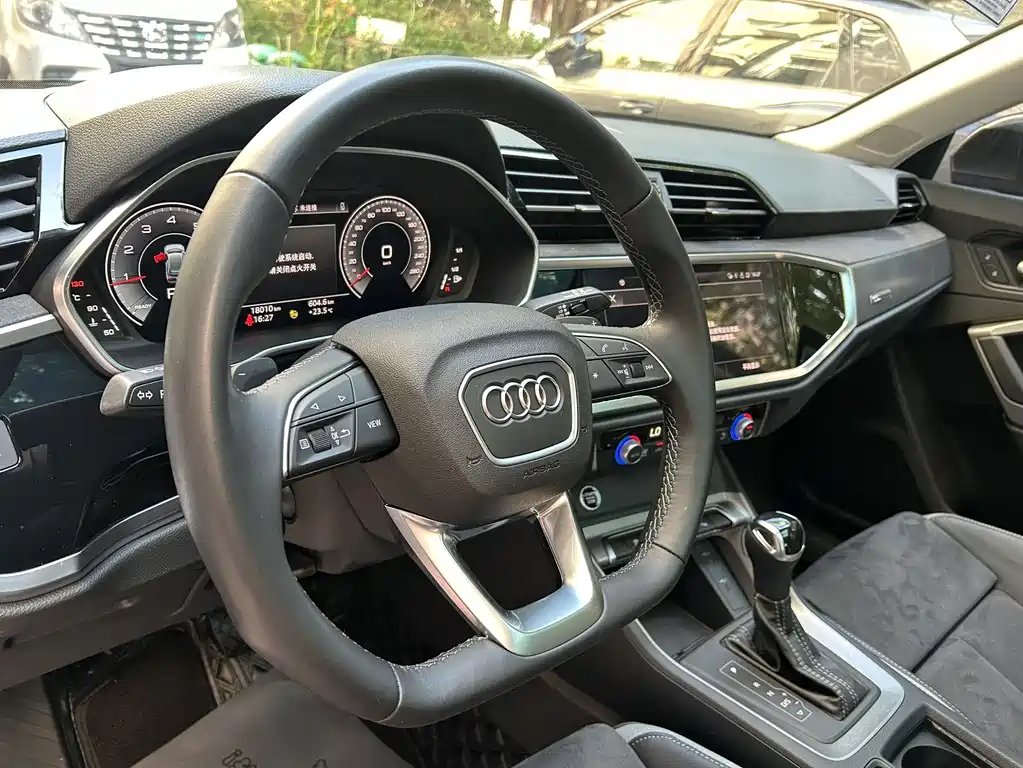 Audi Q3 2023 — фото 10