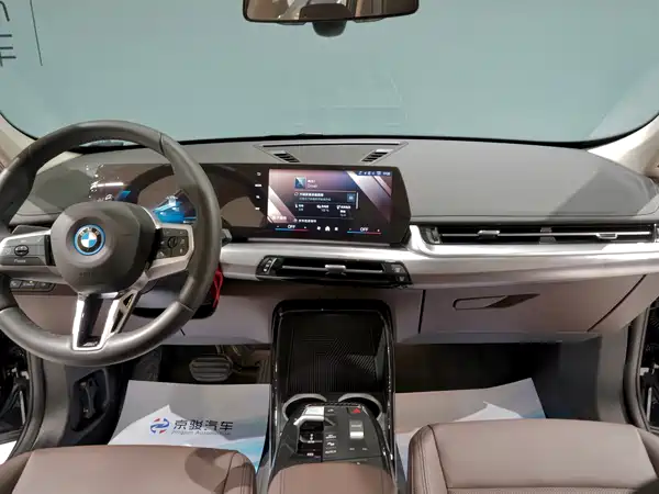 BMW iX1 2025