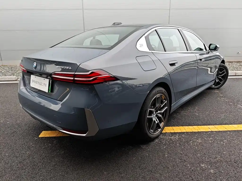 BMW i5 2025 — фото 4