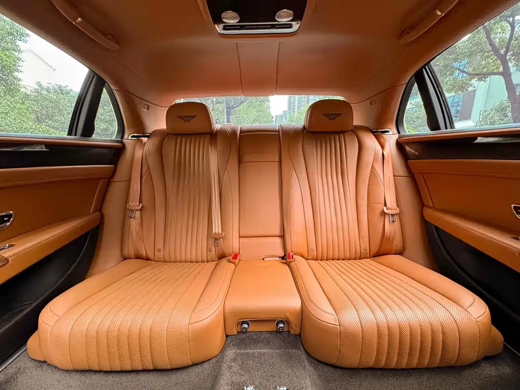 Bentley Flying Spur 2018 — фото 13