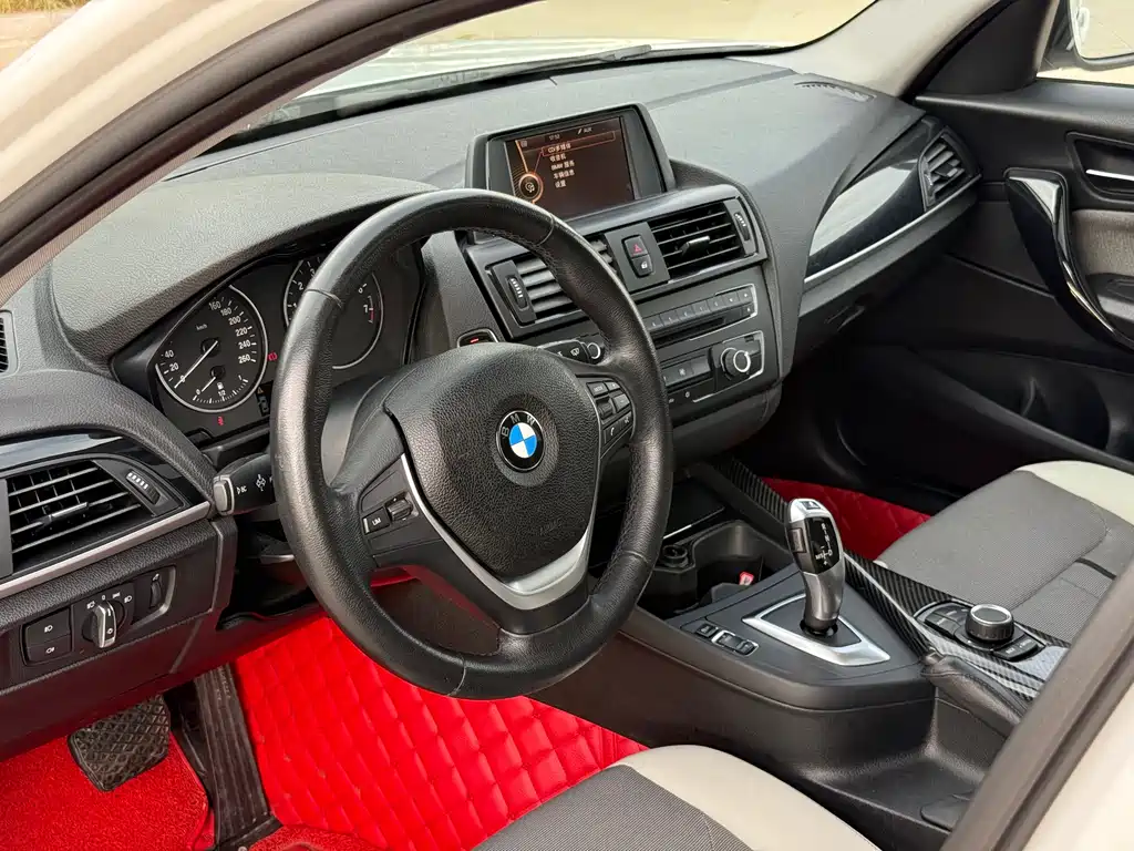 BMW 1 Series 2012 — фото 16