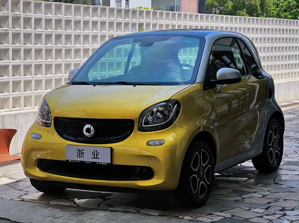 smart Fortwo 2017 — фото 1