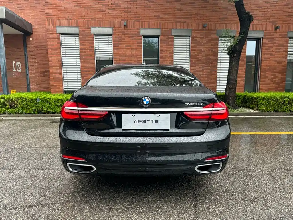 BMW 7 Series 2016 — фото 13
