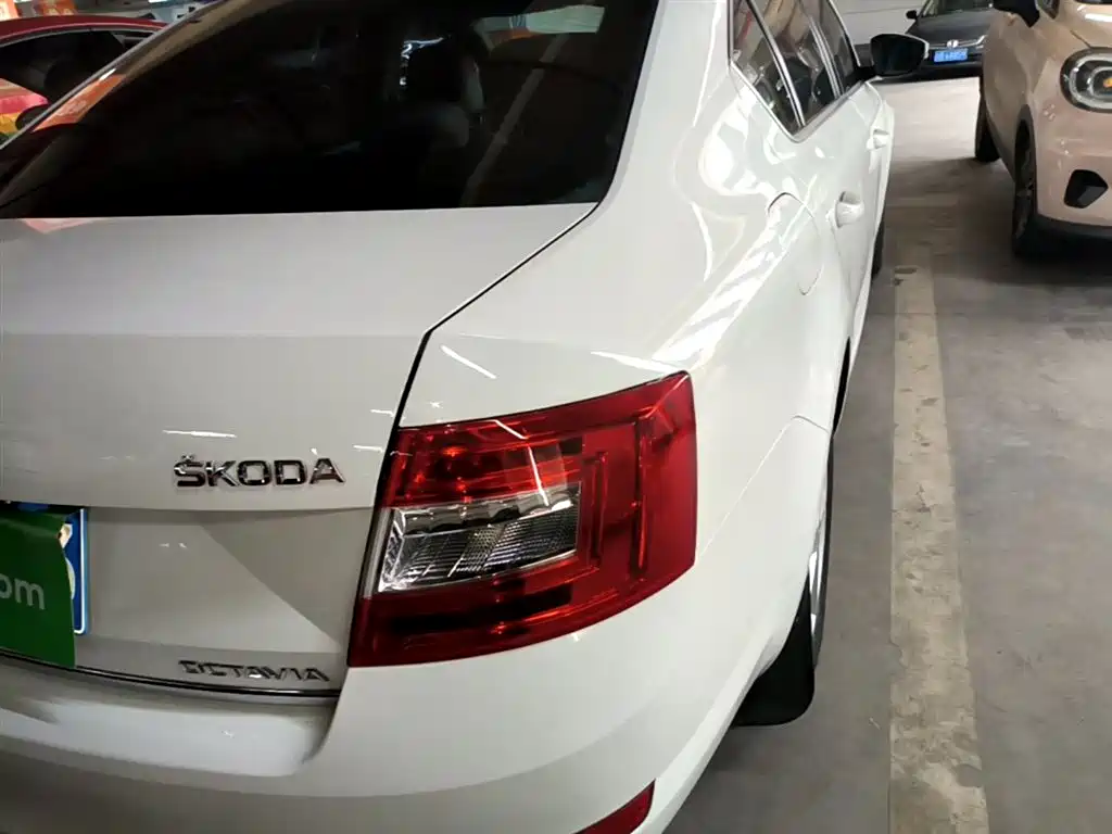 Skoda Octavia 2015 — фото 8