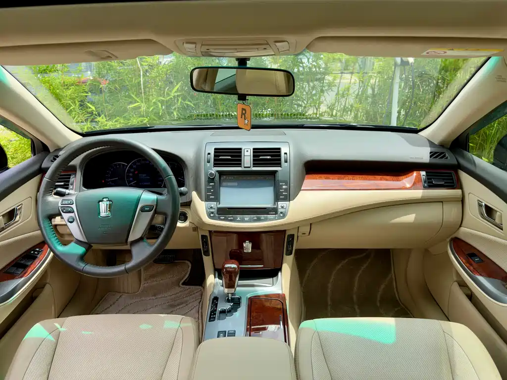 Toyota Crown 2014