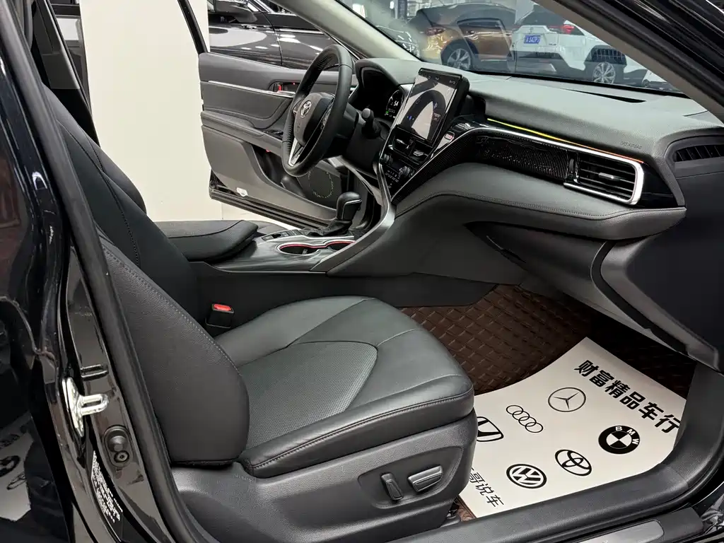 Toyota Camry 2022 — фото 14