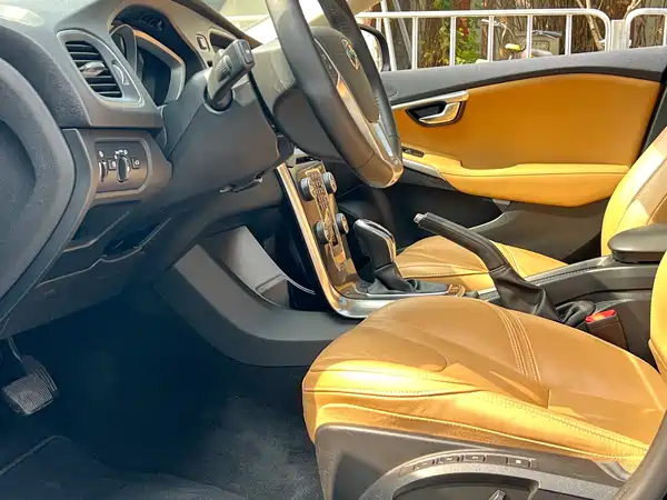 Volvo V40 2018