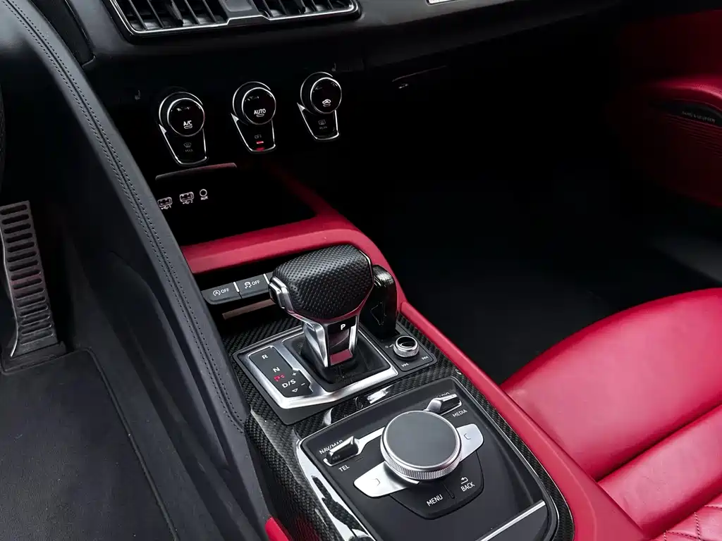 Audi R8 2021 — фото 23