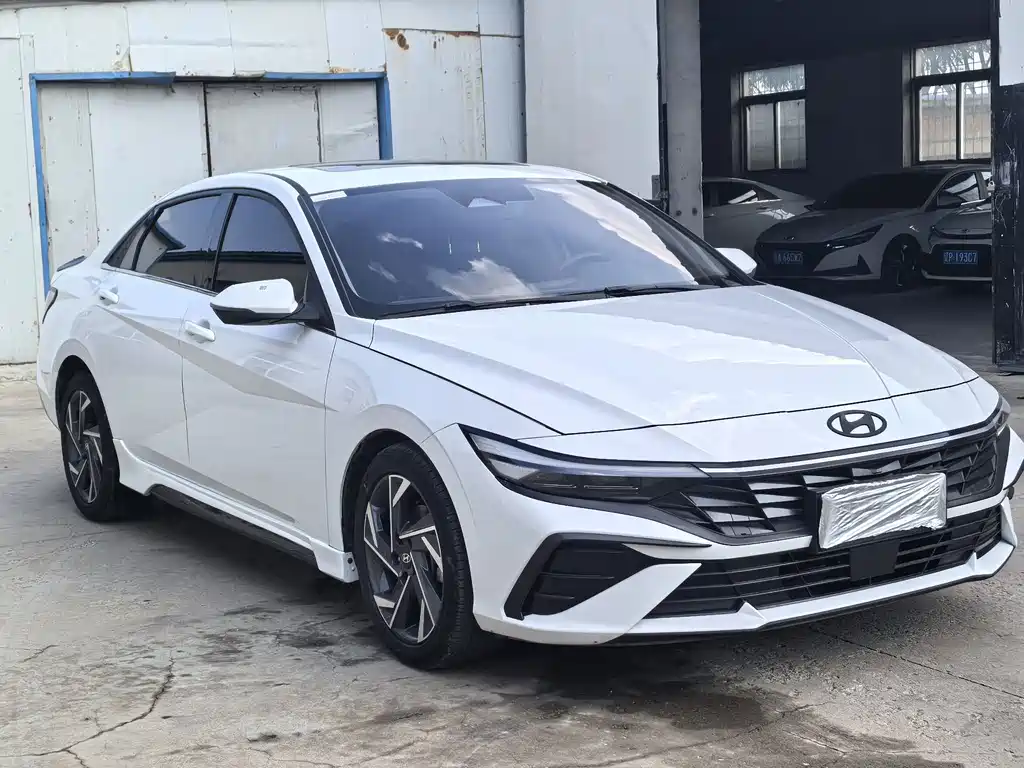 Hyundai Elantra 2023 — фото 3