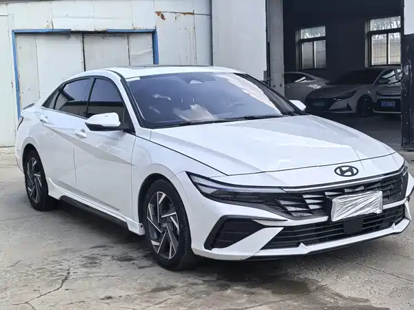 Hyundai Elantra 2023