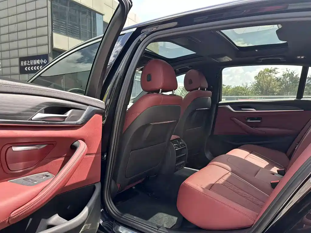 BMW 5 Series 2021