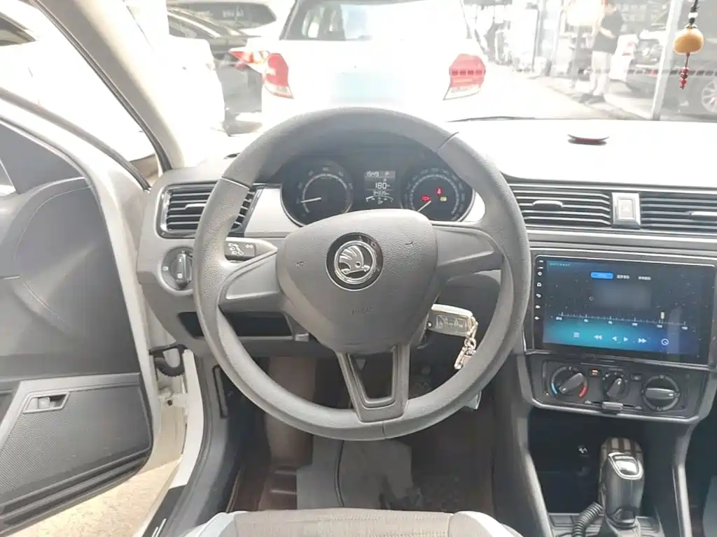 Skoda Rapid 2020 — фото 11