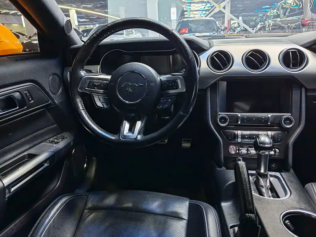 Ford Mustang 2019 — фото 16