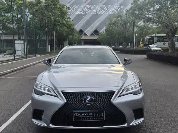 Lexus LS 2021