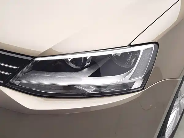 Volkswagen Sagitar 2015