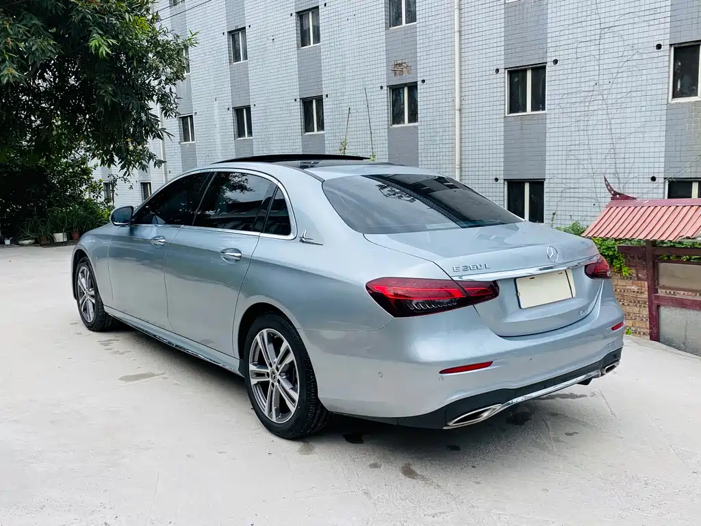 Mercedes-Benz E-Class 2022 — фото 4