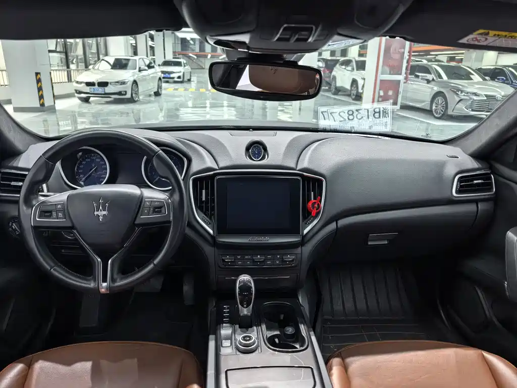 Maserati Ghibli 2017 — фото 5