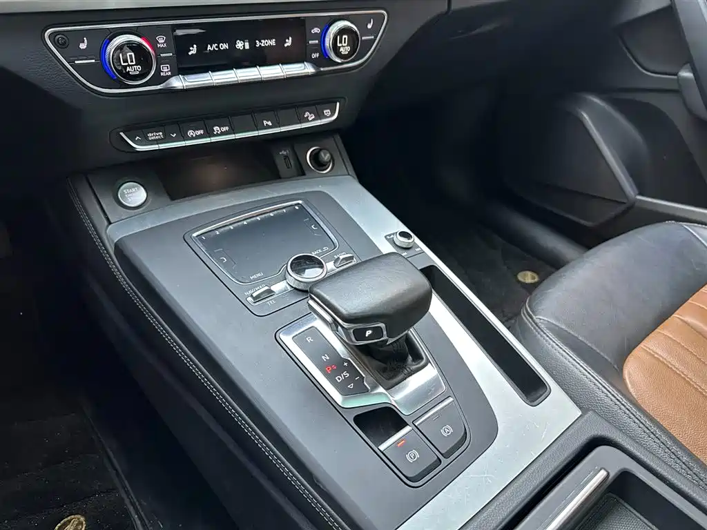 Audi Q5L 2020 — фото 16