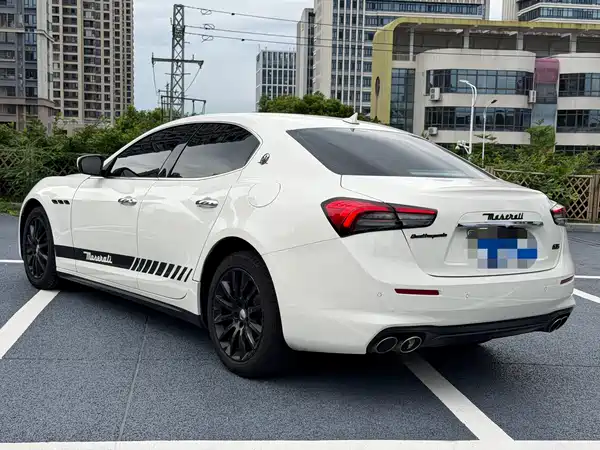 Maserati Ghibli 2021