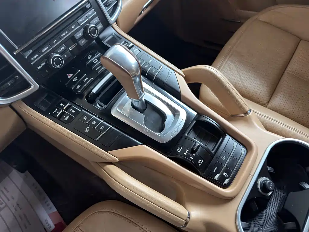 Porsche Cayenne 2016 — фото 12