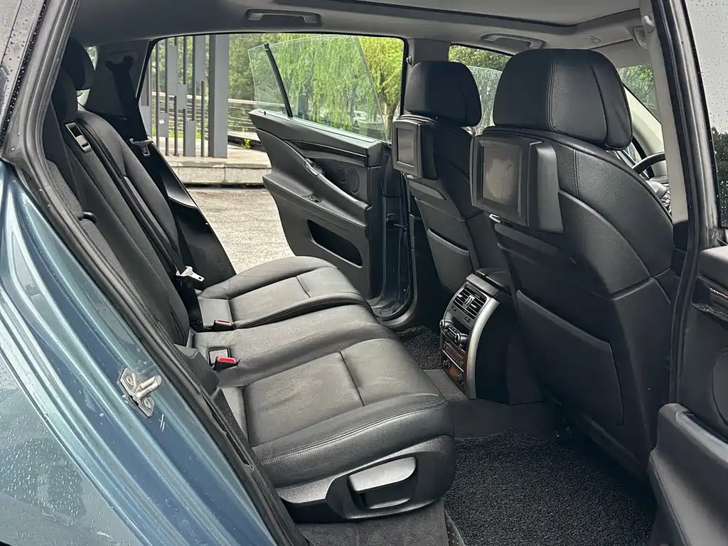 BMW 5 Series GT 2012 — фото 14